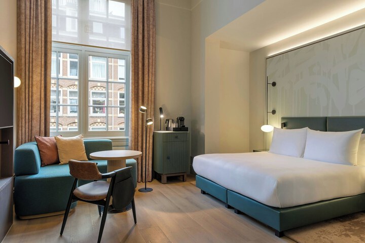 Room 10 of 87