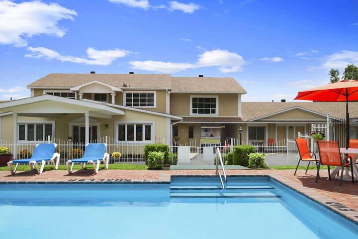 Pools & Facilities