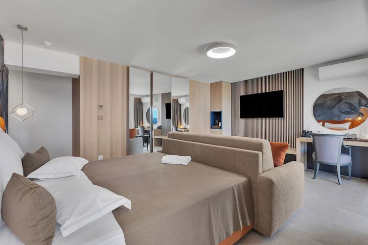 Room 18 of 38