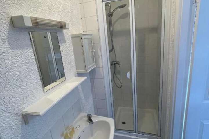 Room 21 of 28