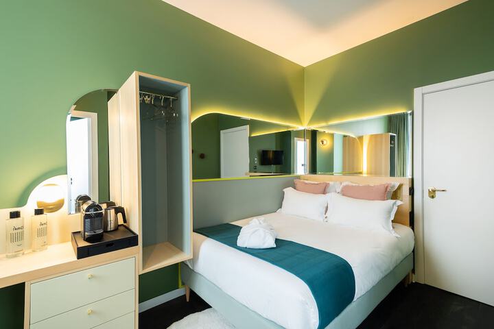 Room 16 of 64