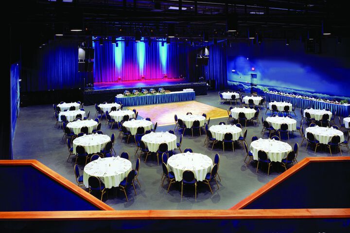 Ballroom/Hall 27 of 31