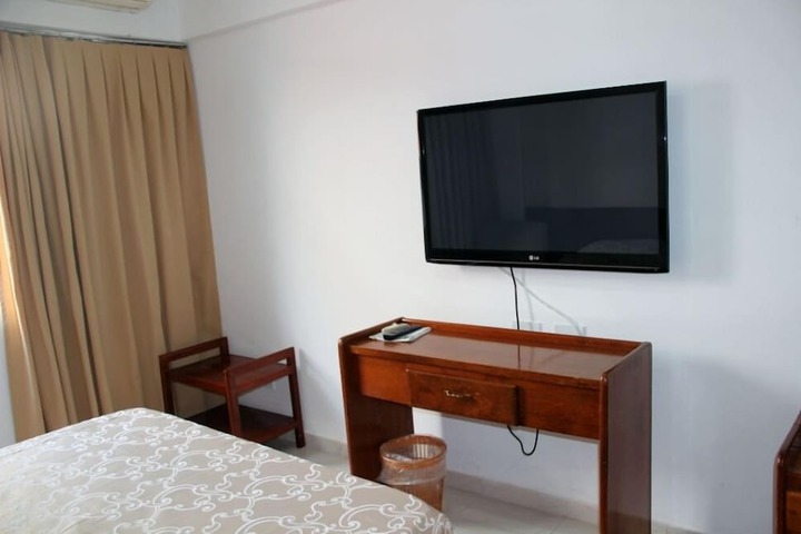 Room 4 of 14