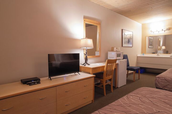 Room 32 of 46