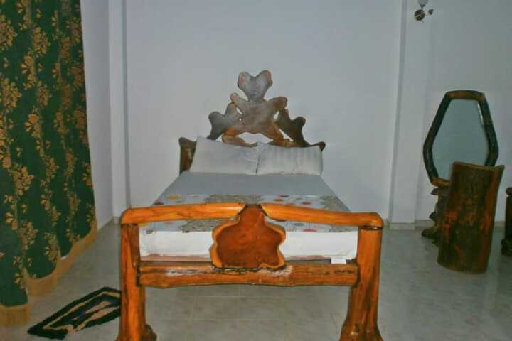 Room 8 of 16