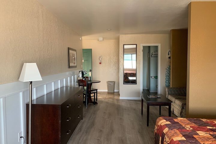 Room 15 of 34