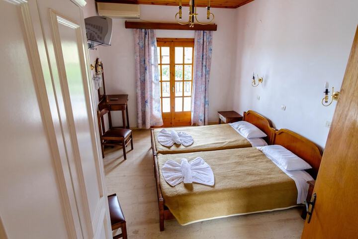 Room 15 of 47