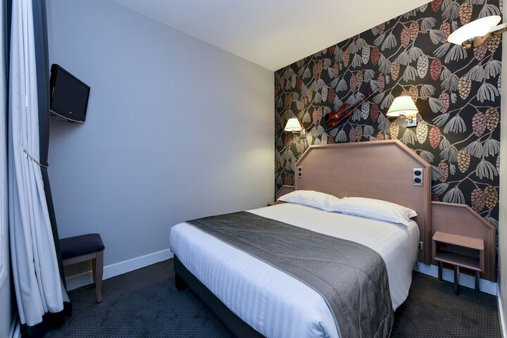 Room 9 of 28