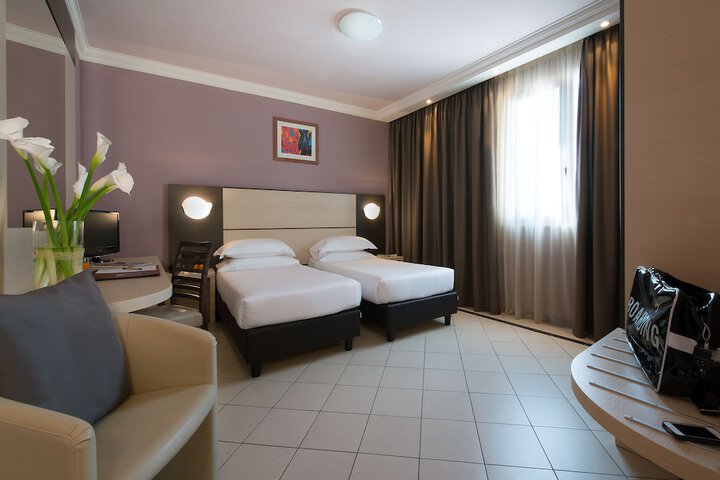 Room 8 of 35