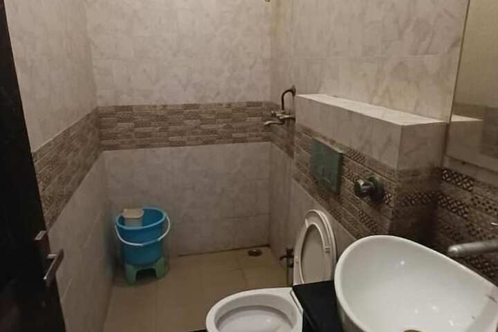 Room 11 of 15