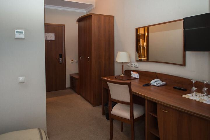 Room 17 of 61