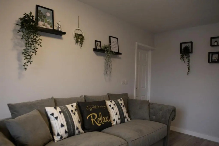 Room 5 of 8