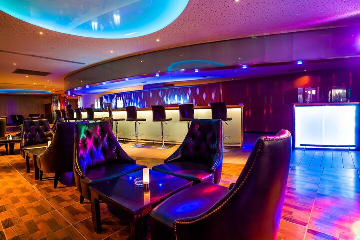 Lounge 164 of 184