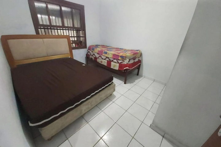 Room 12 of 16
