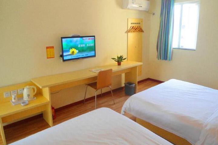 Room 2 of 8