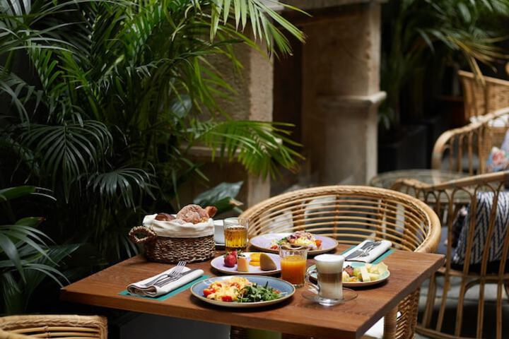 Breakfast/Coffee Service 268 of 397