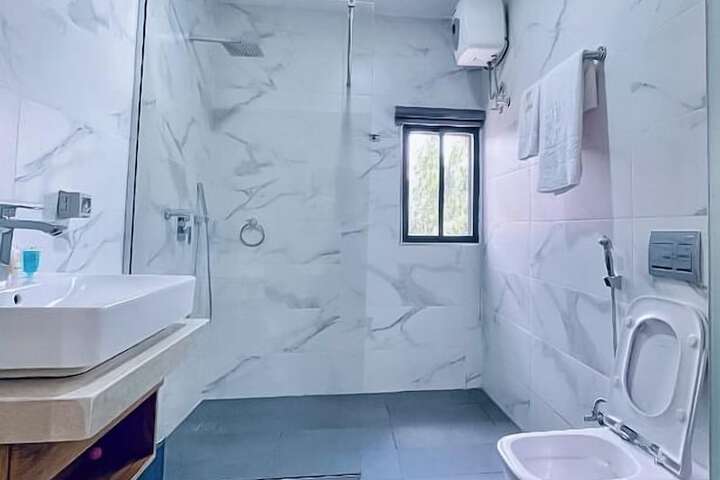 Room 8 of 11