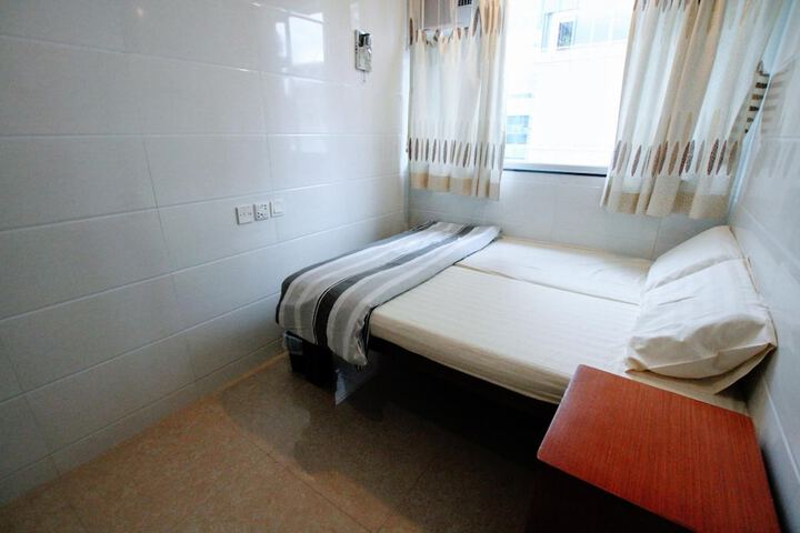 Room 16 of 50