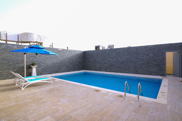 Pool 15 of 18