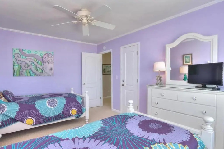 Room 4 of 24