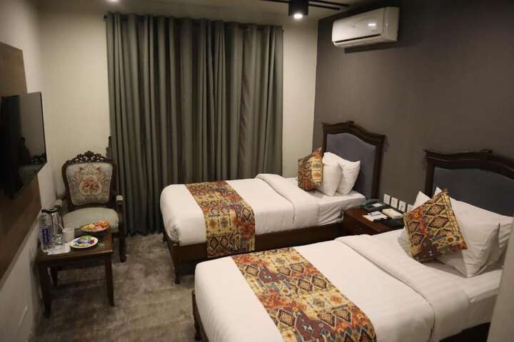 Room 32 of 52