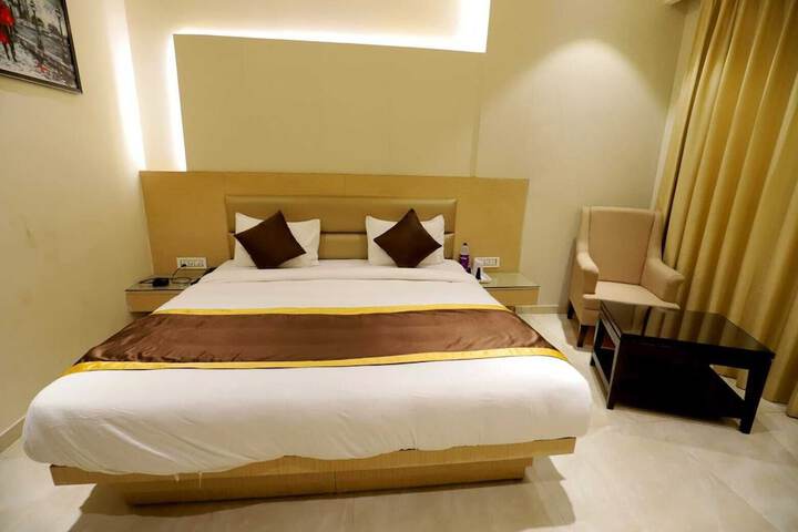 Room 8 of 32