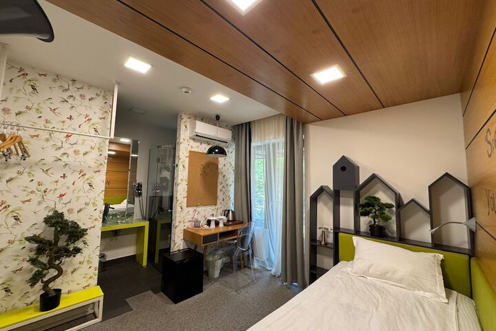 Room 9 of 25