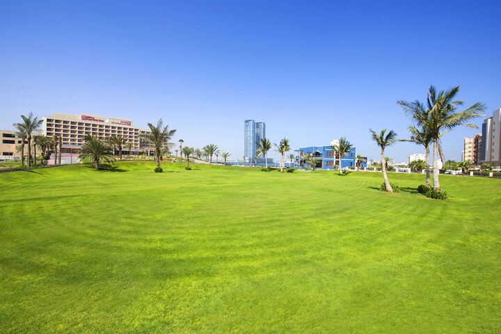 Hotel Exterior 84 of 86