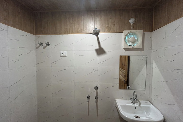 Room 10 of 14