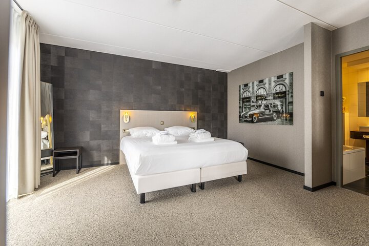 Room 4 of 61
