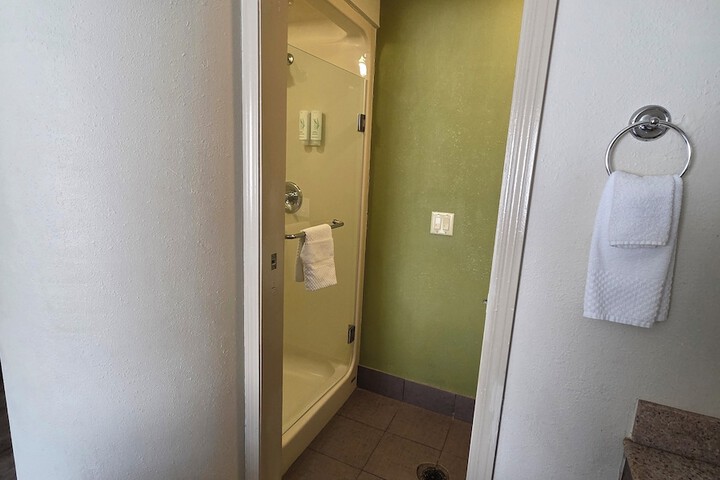 Room 9 of 30
