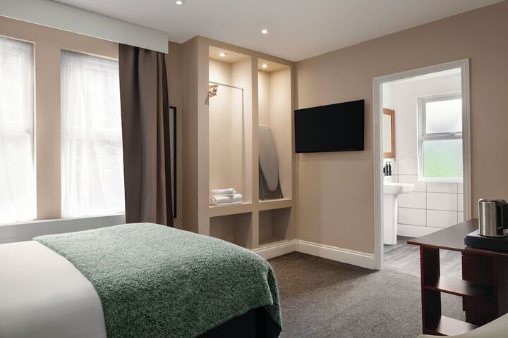 Room 32 of 105