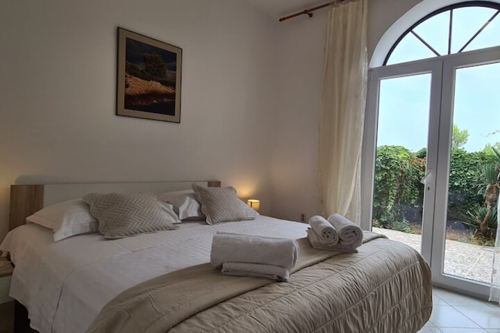 Room 10 of 62