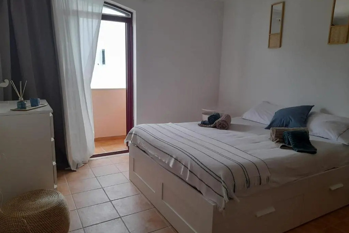 Room 2 of 9