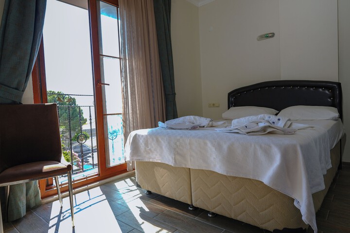 Room 7 of 25