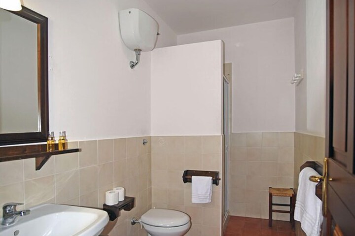 Room 15 of 18