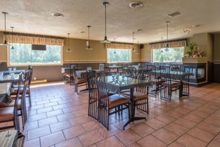 Dining 3 of 16