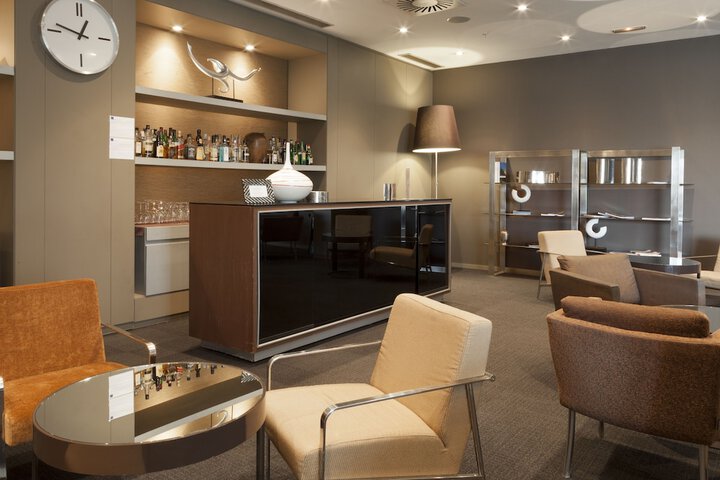 Lounge 37 of 50