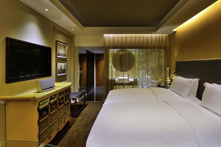 Room 30 of 66