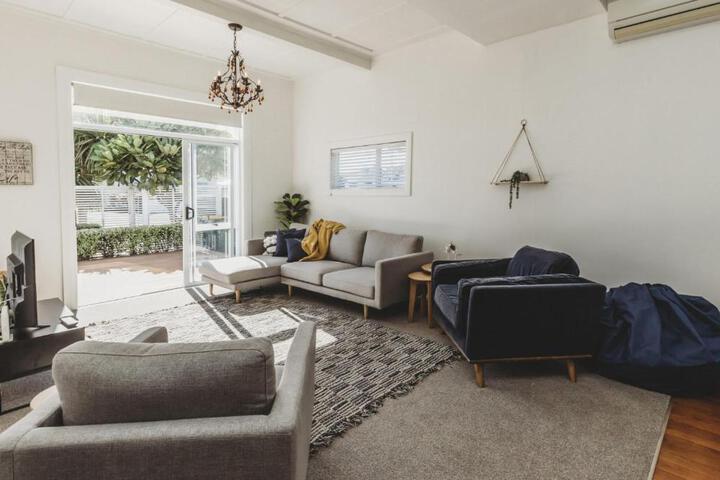 Ropiha Retreat - close to Fitzroy Beach paradise