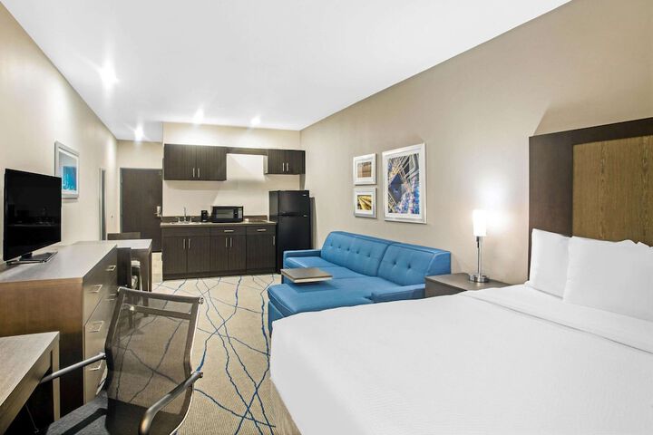 1 King Bed Accessible (5 of 17)
