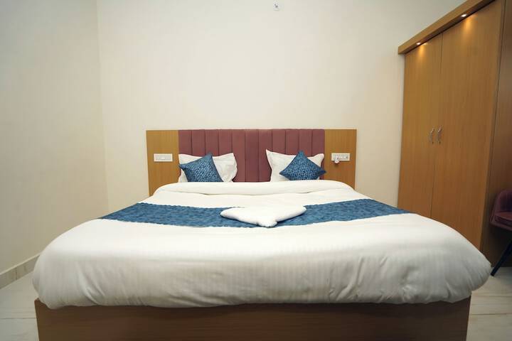 Room 11 of 22