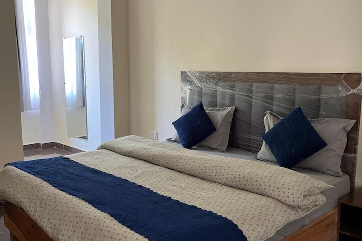 Room 5 of 14