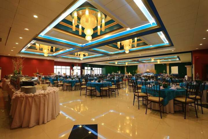 Ballroom/Hall 15 of 20