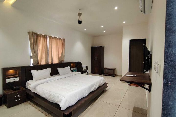 Room 3 of 11