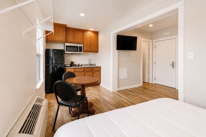 Room 4 of 37