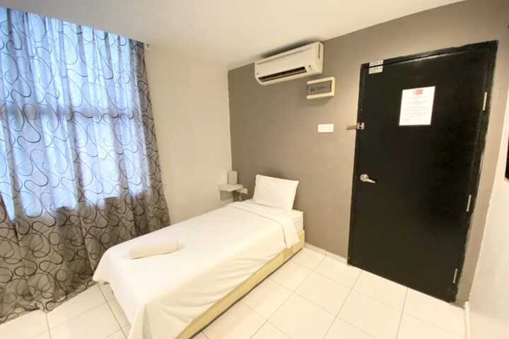 Room 11 of 27