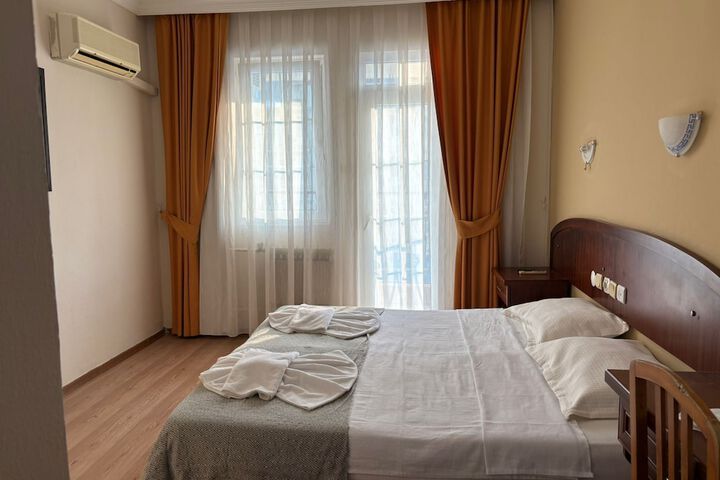 Room 6 of 19