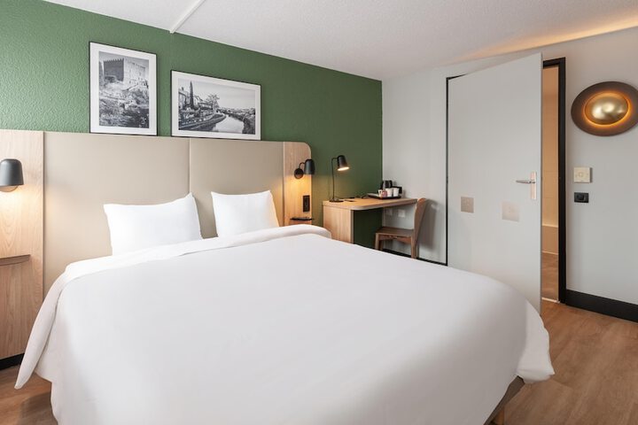 Room 8 of 27