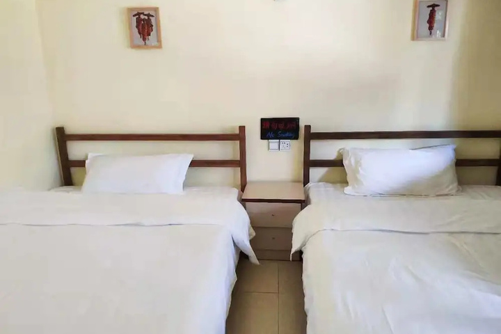 Room 5 of 6